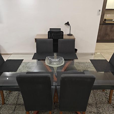 Modern Apartment With Large Outdoor Area - Sleeps 7, Close To Malta International Airport ลูอะ ภายนอก รูปภาพ