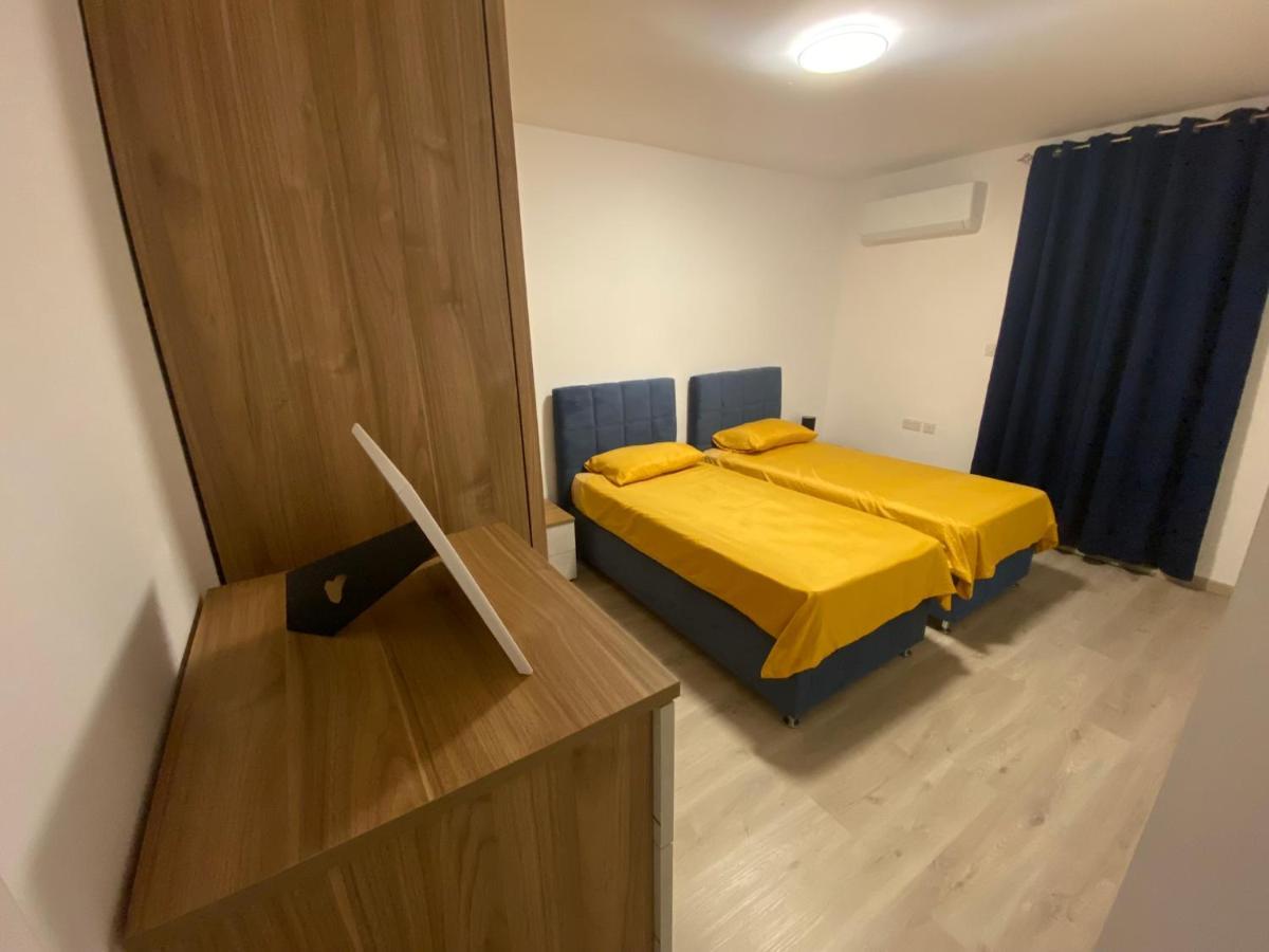 Modern Apartment With Large Outdoor Area - Sleeps 7, Close To Malta International Airport ลูอะ ภายนอก รูปภาพ