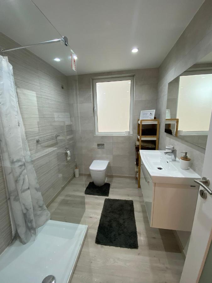 Modern Apartment With Large Outdoor Area - Sleeps 7, Close To Malta International Airport ลูอะ ภายนอก รูปภาพ