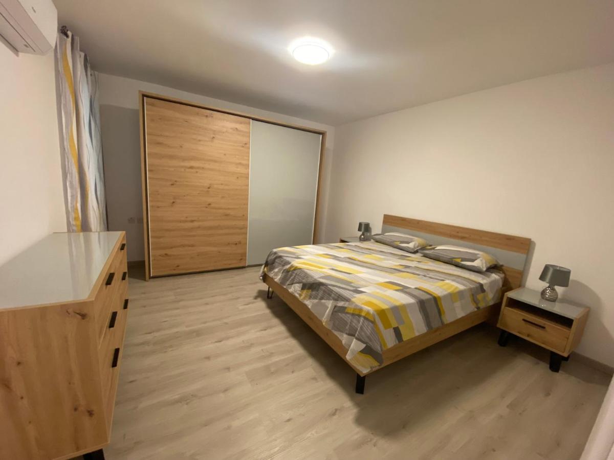 Modern Apartment With Large Outdoor Area - Sleeps 7, Close To Malta International Airport ลูอะ ภายนอก รูปภาพ