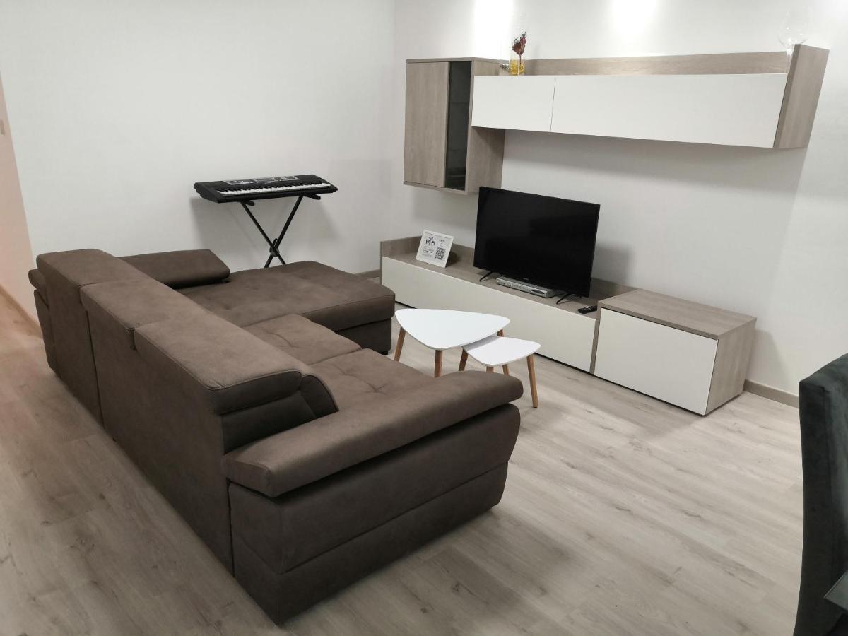 Modern Apartment With Large Outdoor Area - Sleeps 7, Close To Malta International Airport ลูอะ ภายนอก รูปภาพ