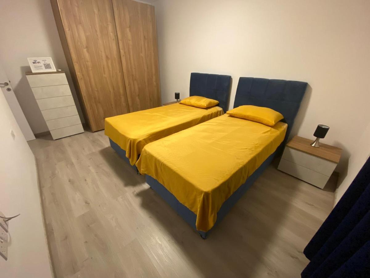 Modern Apartment With Large Outdoor Area - Sleeps 7, Close To Malta International Airport ลูอะ ภายนอก รูปภาพ